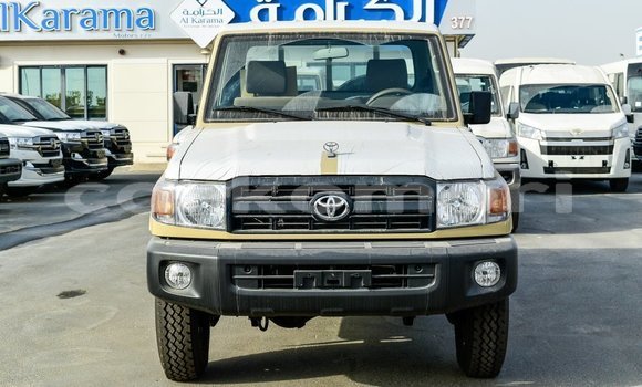 Acheter Import Voiture Toyota Land Cruiser Beige à Import - Dubai, Grande Comore Acheter Import Voiture Toyota Land Cruiser Beige à Import - Dubai, Grande Comore
