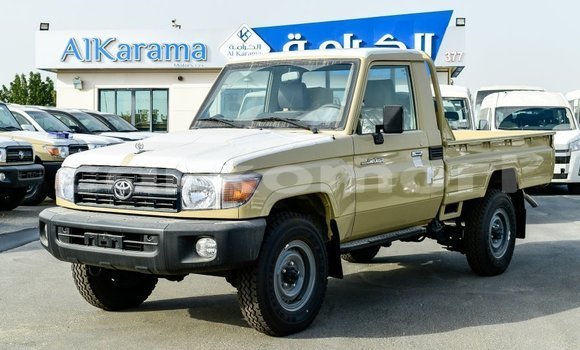 Acheter Import Voiture Toyota Land Cruiser Beige à Import - Dubai, Grande Comore Acheter Import Voiture Toyota Land Cruiser Beige à Import - Dubai, Grande Comore