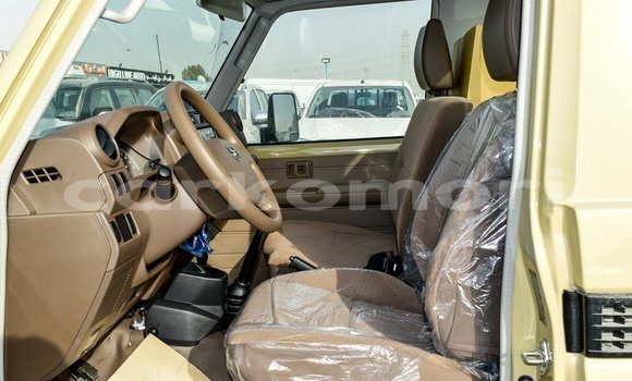 Acheter Import Voiture Toyota Land Cruiser Beige à Import - Dubai, Grande Comore Acheter Import Voiture Toyota Land Cruiser Beige à Import - Dubai, Grande Comore