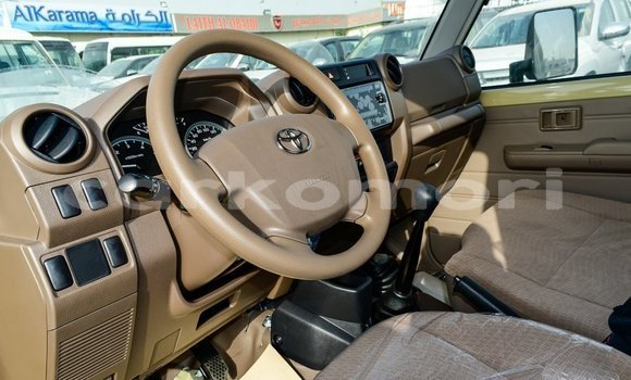 Acheter Import Voiture Toyota Land Cruiser Beige à Import - Dubai, Grande Comore Acheter Import Voiture Toyota Land Cruiser Beige à Import - Dubai, Grande Comore