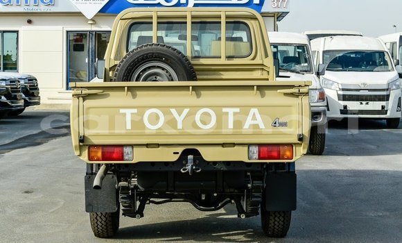 Acheter Import Voiture Toyota Land Cruiser Beige à Import - Dubai, Grande Comore Acheter Import Voiture Toyota Land Cruiser Beige à Import - Dubai, Grande Comore