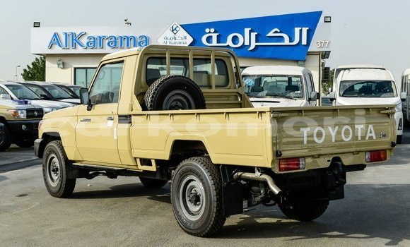 Acheter Import Voiture Toyota Land Cruiser Beige à Import - Dubai, Grande Comore Acheter Import Voiture Toyota Land Cruiser Beige à Import - Dubai, Grande Comore