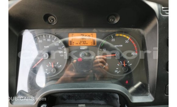 Acheter Import Voiture Mitsubishi Carisma Blanc à Import - Dubai, Grande Comore