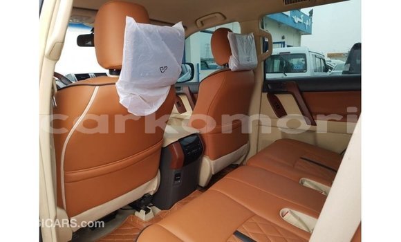 Acheter Import Voiture Toyota Prado Blanc à Import - Dubai, Grande Comore Acheter Import Voiture Toyota Prado Blanc à Import - Dubai, Grande Comore