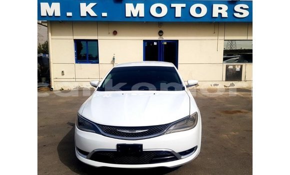 Acheter Import Voiture Chrysler 200 Blanc à Import - Dubai, Grande Comore