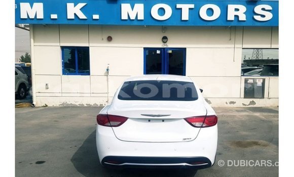 Acheter Import Voiture Chrysler 200 Blanc à Import - Dubai, Grande Comore Acheter Import Voiture Chrysler 200 Blanc à Import - Dubai, Grande Comore