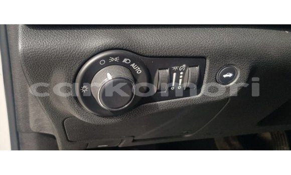 Acheter Import Voiture Chrysler 200 Blanc à Import - Dubai, Grande Comore Acheter Import Voiture Chrysler 200 Blanc à Import - Dubai, Grande Comore