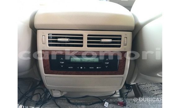 Acheter Import Voiture Toyota Land Cruiser Blanc à Import - Dubai, Grande Comore Acheter Import Voiture Toyota Land Cruiser Blanc à Import - Dubai, Grande Comore