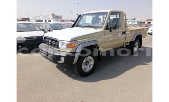 Buy Import Toyota Land Cruiser Beige Car in Import - Dubai in Great Comore Buy Import Toyota Land Cruiser Beige Car in Import - Dubai in Great Comore