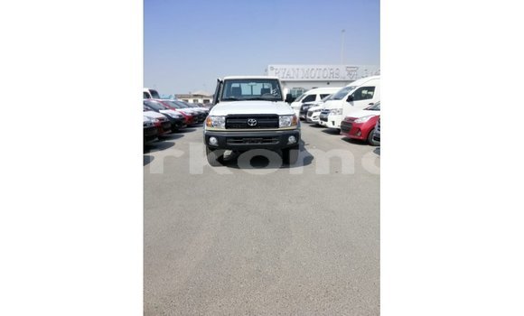 Buy Import Toyota Land Cruiser Beige Car in Import - Dubai in Great Comore Buy Import Toyota Land Cruiser Beige Car in Import - Dubai in Great Comore