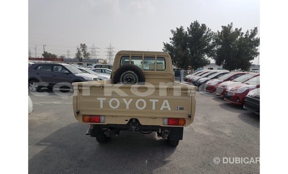 Buy Import Toyota Land Cruiser Beige Car in Import - Dubai in Great Comore Buy Import Toyota Land Cruiser Beige Car in Import - Dubai in Great Comore