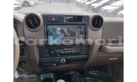 Buy Import Toyota Land Cruiser Beige Car in Import - Dubai in Great Comore Buy Import Toyota Land Cruiser Beige Car in Import - Dubai in Great Comore