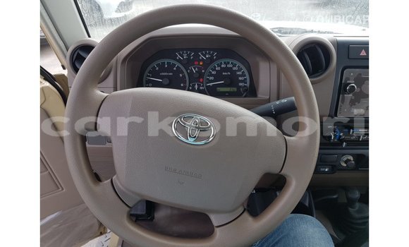 Buy Import Toyota Land Cruiser Beige Car in Import - Dubai in Great Comore Buy Import Toyota Land Cruiser Beige Car in Import - Dubai in Great Comore