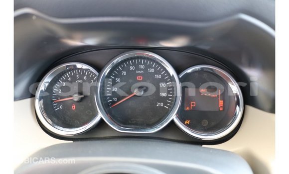 Acheter Import Voiture Renault Duster Blanc à Import - Dubai, Grande Comore