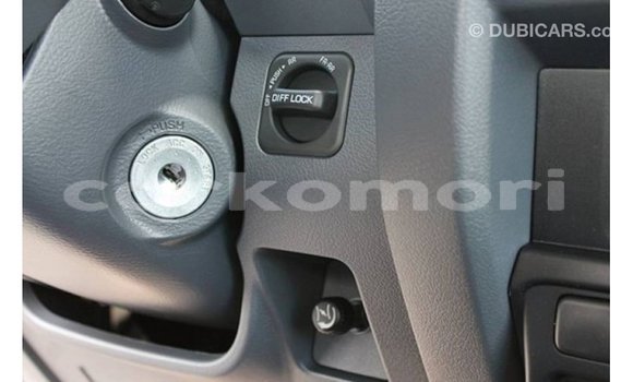 Acheter Import Voiture Toyota Land Cruiser Blanc à Import - Dubai, Grande Comore Acheter Import Voiture Toyota Land Cruiser Blanc à Import - Dubai, Grande Comore