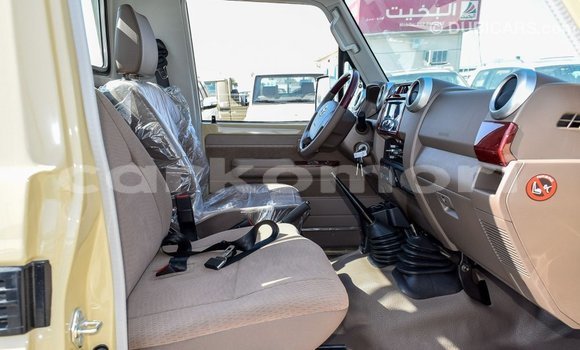 Acheter Import Voiture Toyota Land Cruiser Beige à Import - Dubai, Grande Comore Acheter Import Voiture Toyota Land Cruiser Beige à Import - Dubai, Grande Comore