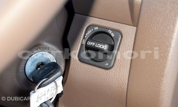 Acheter Import Voiture Toyota Land Cruiser Beige à Import - Dubai, Grande Comore Acheter Import Voiture Toyota Land Cruiser Beige à Import - Dubai, Grande Comore