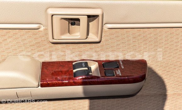 Acheter Import Voiture Toyota Land Cruiser Beige à Import - Dubai, Grande Comore Acheter Import Voiture Toyota Land Cruiser Beige à Import - Dubai, Grande Comore