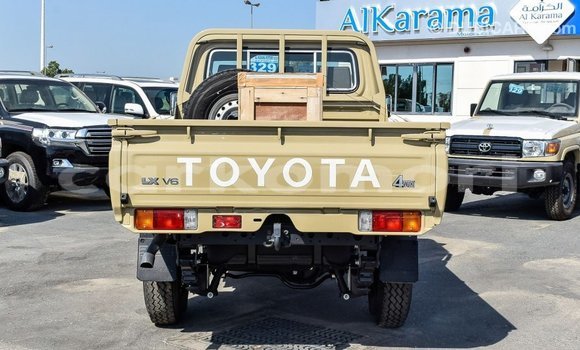 Acheter Import Voiture Toyota Land Cruiser Beige à Import - Dubai, Grande Comore Acheter Import Voiture Toyota Land Cruiser Beige à Import - Dubai, Grande Comore