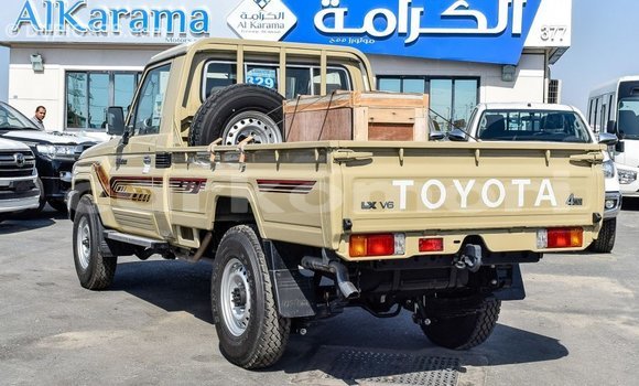 Acheter Import Voiture Toyota Land Cruiser Beige à Import - Dubai, Grande Comore Acheter Import Voiture Toyota Land Cruiser Beige à Import - Dubai, Grande Comore