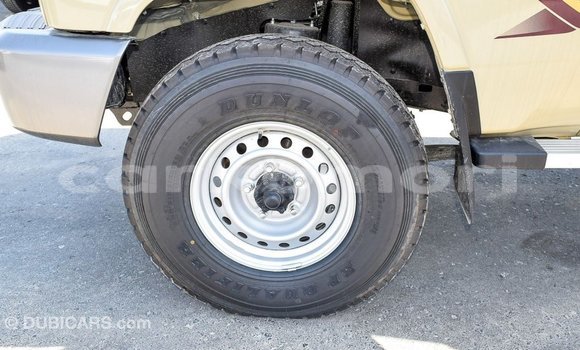 Acheter Import Voiture Toyota Land Cruiser Beige à Import - Dubai, Grande Comore Acheter Import Voiture Toyota Land Cruiser Beige à Import - Dubai, Grande Comore
