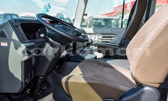 Acheter Import Voiture Toyota Coaster Blanc à Import - Dubai, Grande Comore Acheter Import Voiture Toyota Coaster Blanc à Import - Dubai, Grande Comore