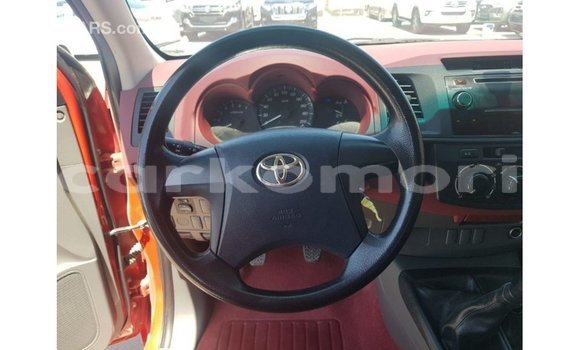 Acheter Import Voiture Toyota Hilux Rouge à Import - Dubai, Grande Comore Acheter Import Voiture Toyota Hilux Rouge à Import - Dubai, Grande Comore