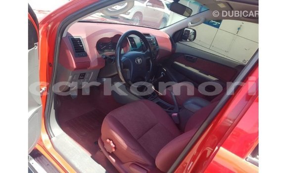Acheter Import Voiture Toyota Hilux Rouge à Import - Dubai, Grande Comore Acheter Import Voiture Toyota Hilux Rouge à Import - Dubai, Grande Comore
