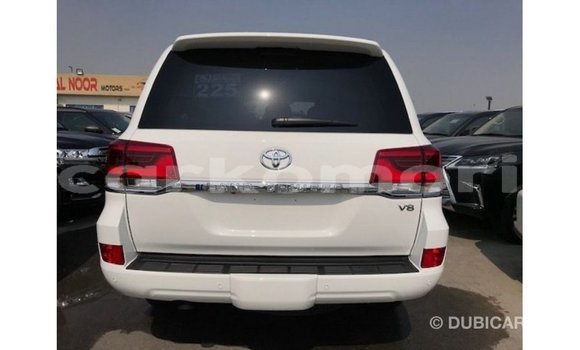 Buy Import Toyota Land Cruiser White Car in Import - Dubai in Great Comore Buy Import Toyota Land Cruiser White Car in Import - Dubai in Great Comore