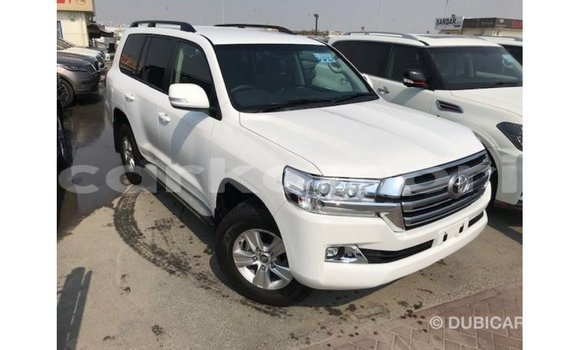 Buy Import Toyota Land Cruiser White Car in Import - Dubai in Great Comore Buy Import Toyota Land Cruiser White Car in Import - Dubai in Great Comore