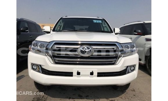 Buy Import Toyota Land Cruiser White Car in Import - Dubai in Great Comore Buy Import Toyota Land Cruiser White Car in Import - Dubai in Great Comore
