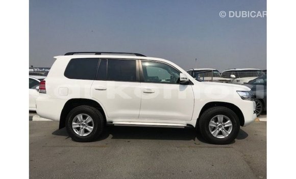 Buy Import Toyota Land Cruiser White Car in Import - Dubai in Great Comore Buy Import Toyota Land Cruiser White Car in Import - Dubai in Great Comore