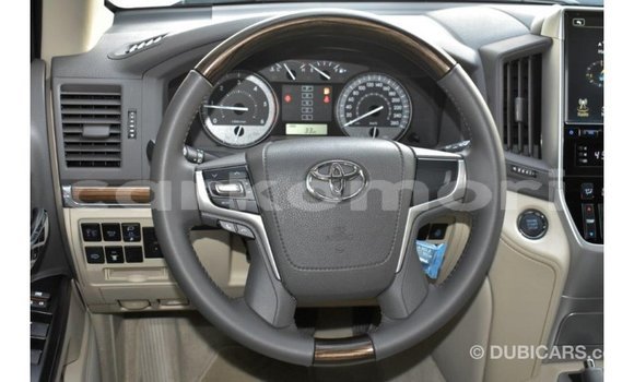 Buy Import Toyota Land Cruiser White Car in Import - Dubai in Great Comore Buy Import Toyota Land Cruiser White Car in Import - Dubai in Great Comore