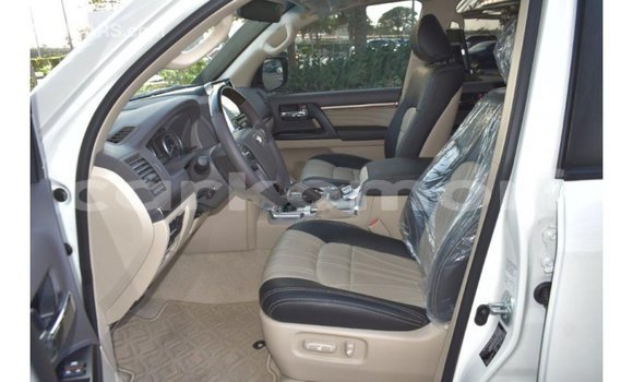 Buy Import Toyota Land Cruiser White Car in Import - Dubai in Great Comore Buy Import Toyota Land Cruiser White Car in Import - Dubai in Great Comore