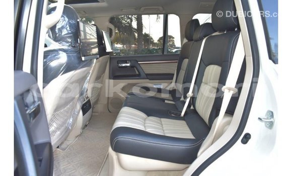 Buy Import Toyota Land Cruiser White Car in Import - Dubai in Great Comore Buy Import Toyota Land Cruiser White Car in Import - Dubai in Great Comore