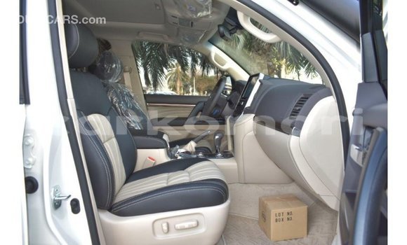 Buy Import Toyota Land Cruiser White Car in Import - Dubai in Great Comore Buy Import Toyota Land Cruiser White Car in Import - Dubai in Great Comore