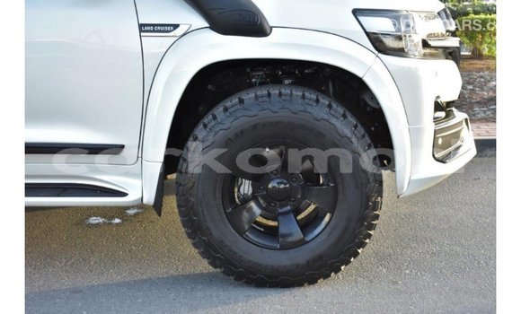 Buy Import Toyota Land Cruiser White Car in Import - Dubai in Great Comore Buy Import Toyota Land Cruiser White Car in Import - Dubai in Great Comore