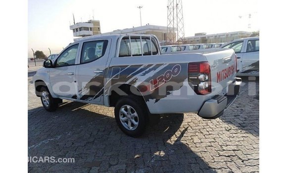 Buy Import Mitsubishi L200 White Car in Import - Dubai in Great Comore Buy Import Mitsubishi L200 White Car in Import - Dubai in Great Comore