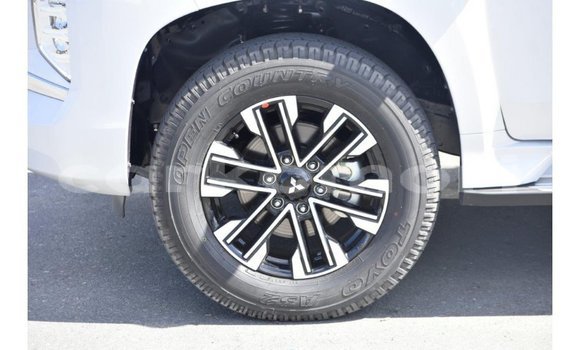 Buy Import Mitsubishi Montero White Car in Import - Dubai in Great Comore Buy Import Mitsubishi Montero White Car in Import - Dubai in Great Comore