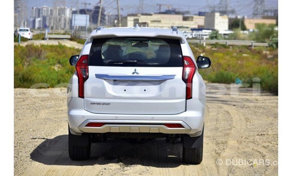 Buy Import Mitsubishi Montero White Car in Import - Dubai in Great Comore Buy Import Mitsubishi Montero White Car in Import - Dubai in Great Comore