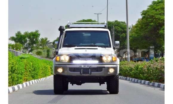 Buy Import Toyota Land Cruiser White Car in Import - Dubai in Great Comore Buy Import Toyota Land Cruiser White Car in Import - Dubai in Great Comore
