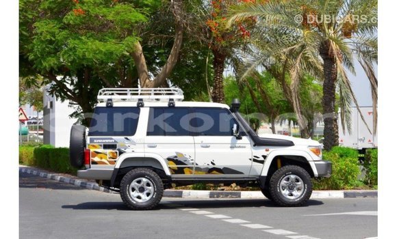 Buy Import Toyota Land Cruiser White Car in Import - Dubai in Great Comore Buy Import Toyota Land Cruiser White Car in Import - Dubai in Great Comore