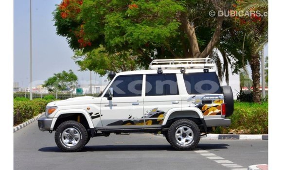 Buy Import Toyota Land Cruiser White Car in Import - Dubai in Great Comore Buy Import Toyota Land Cruiser White Car in Import - Dubai in Great Comore