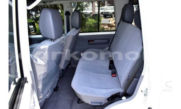 Buy Import Toyota Land Cruiser White Car in Import - Dubai in Great Comore Buy Import Toyota Land Cruiser White Car in Import - Dubai in Great Comore