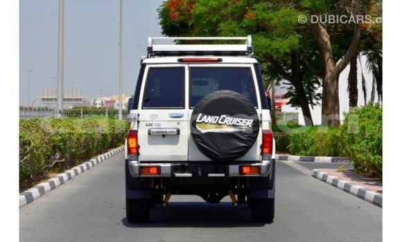 Buy Import Toyota Land Cruiser White Car in Import - Dubai in Great Comore Buy Import Toyota Land Cruiser White Car in Import - Dubai in Great Comore