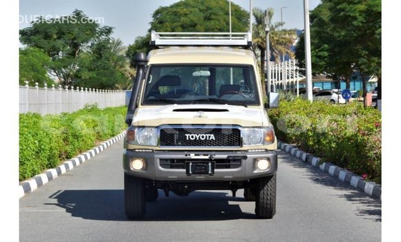 Buy Import Toyota Land Cruiser Beige Car in Import - Dubai in Great Comore Buy Import Toyota Land Cruiser Beige Car in Import - Dubai in Great Comore