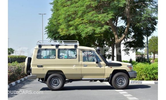 Buy Import Toyota Land Cruiser Beige Car in Import - Dubai in Great Comore Buy Import Toyota Land Cruiser Beige Car in Import - Dubai in Great Comore