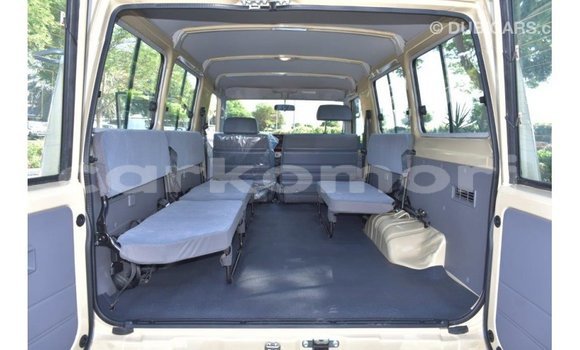 Buy Import Toyota Land Cruiser Beige Car in Import - Dubai in Great Comore Buy Import Toyota Land Cruiser Beige Car in Import - Dubai in Great Comore