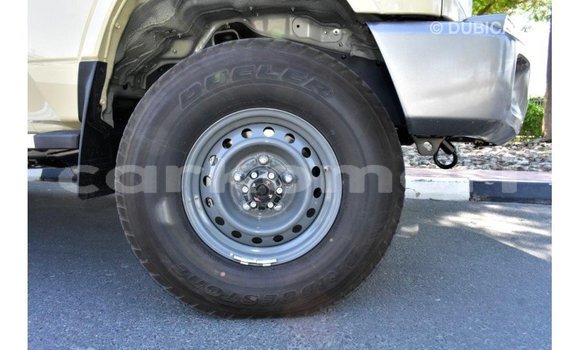 Buy Import Toyota Land Cruiser Beige Car in Import - Dubai in Great Comore Buy Import Toyota Land Cruiser Beige Car in Import - Dubai in Great Comore
