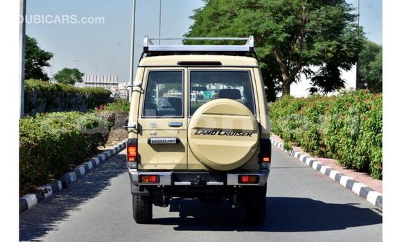 Buy Import Toyota Land Cruiser Beige Car in Import - Dubai in Great Comore Buy Import Toyota Land Cruiser Beige Car in Import - Dubai in Great Comore